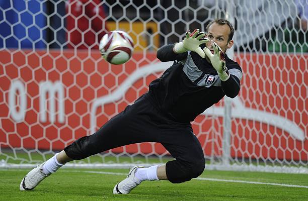 他当前的薪 他当前的薪