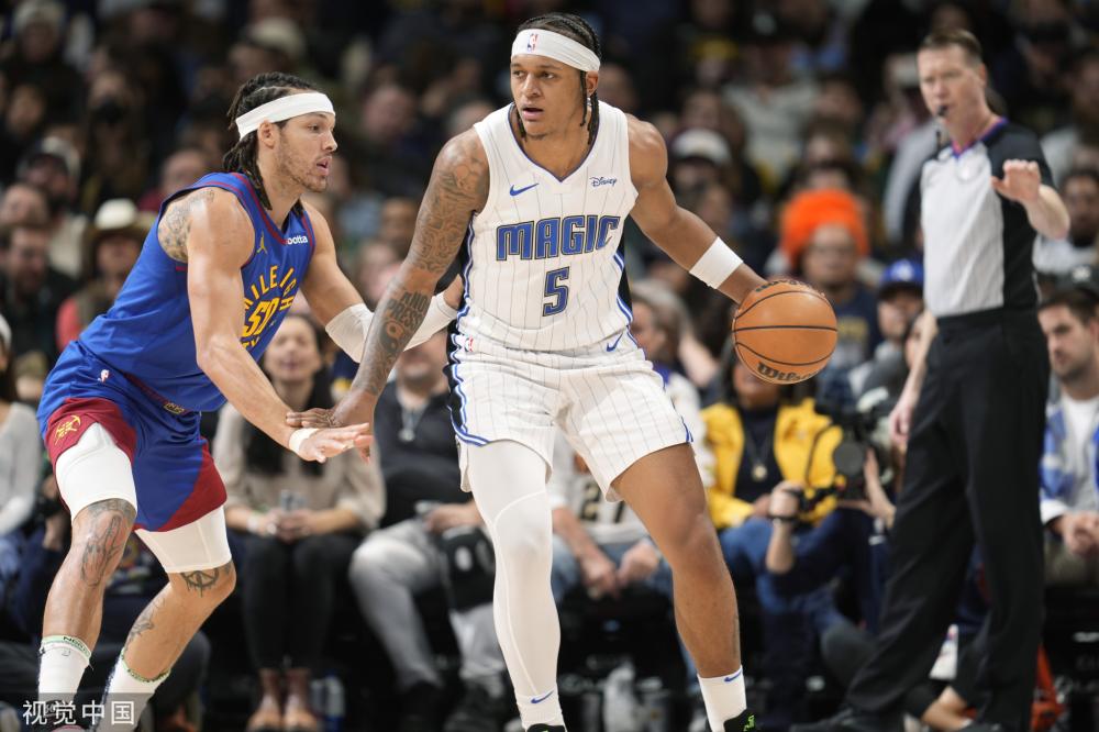 的年轻前锋 的年轻前锋