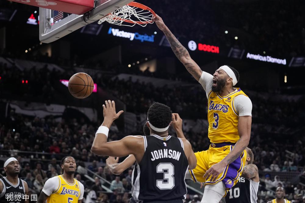 了他在场上 了他在场上