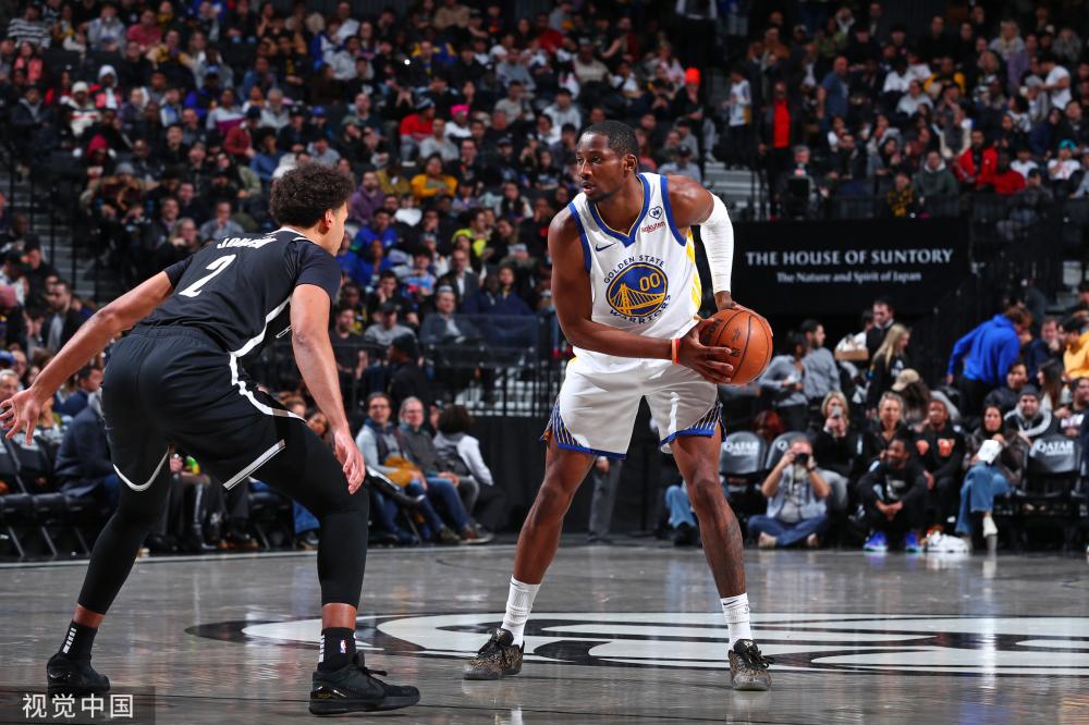 权威地位的 权威地位的